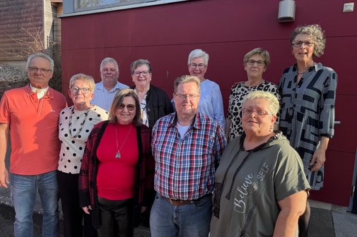 Neuer Vorstand des VdK Ortsverbands Ohrnberg (auf dem Bild fehlen Klaus Beyerbach und Eva Pfisterer) Neuer Vorstand des VdK Ortsverbands Ohrnberg (auf dem Bild fehlen Klaus Beyerbach und Eva Pfisterer)